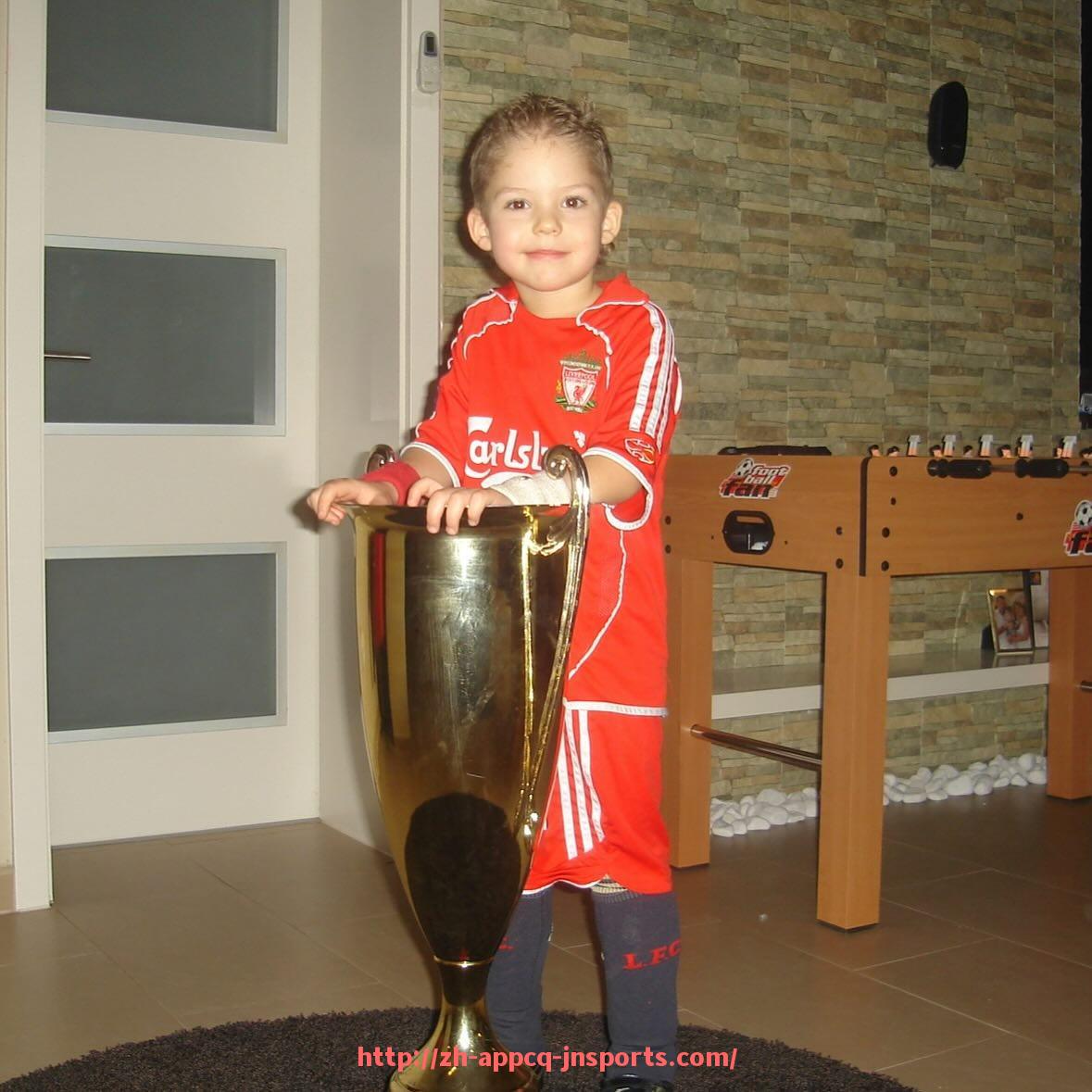 江南体育APP-法甲球队竞技状态分析及赛季中期表现评价