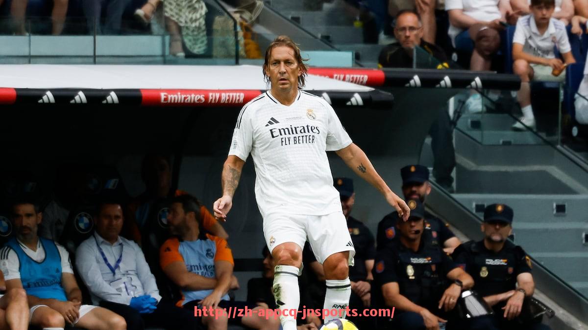 江南体育APP-英超球员佩戴红花致敬仪式背后意义