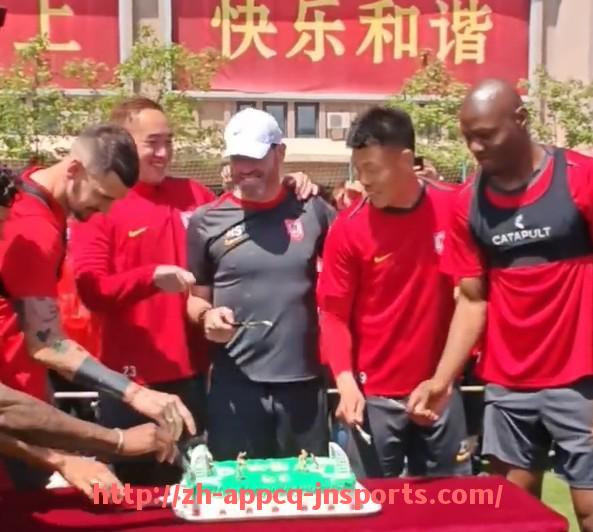 江南体育APP-拜仁慕尼黑的德甲地位：垄断、挑战与悬念